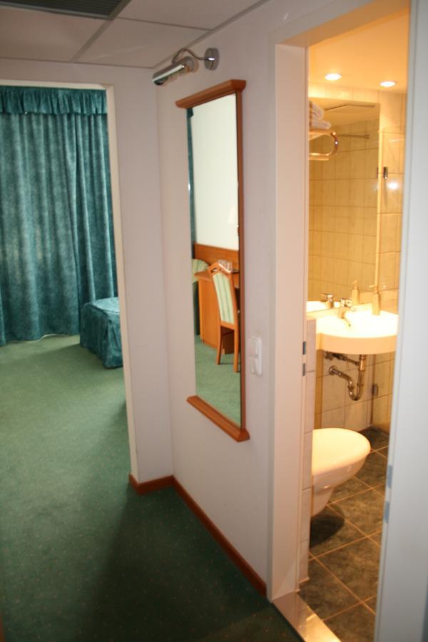 Park Hotel Es Rendezveny Centrum Babolna ภายนอก รูปภาพ